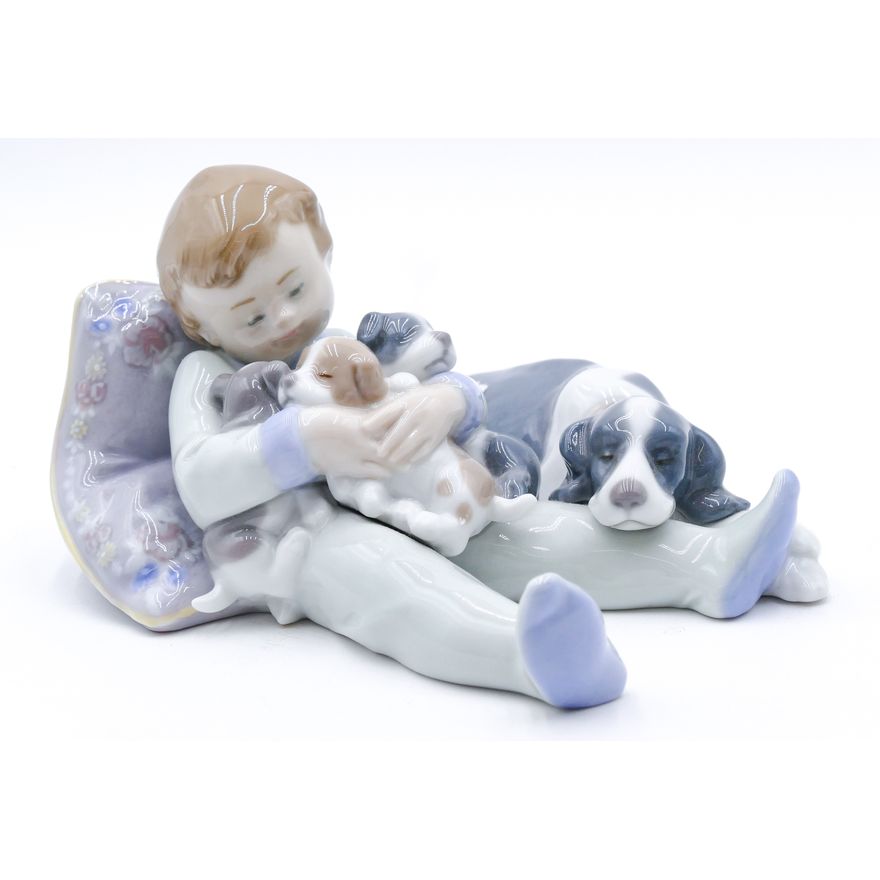 Lladro ''Sweet Dreams'' Porcelain Figurine 7''x4''