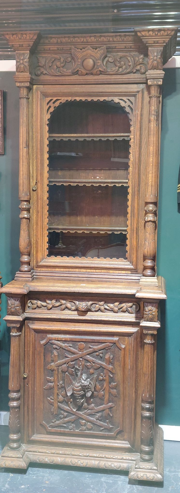 586 · ENGLISH OAK BUFFET