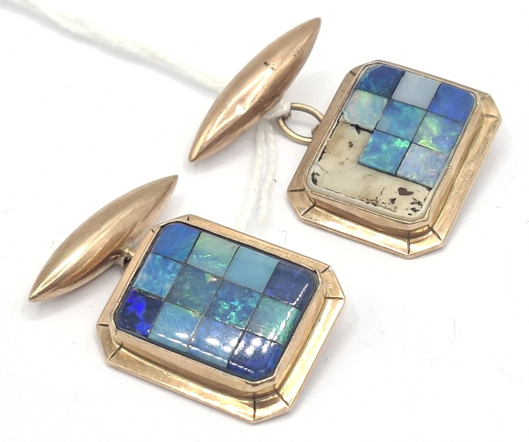1146 · 9CT GOLD OPAL CUFFLINKS