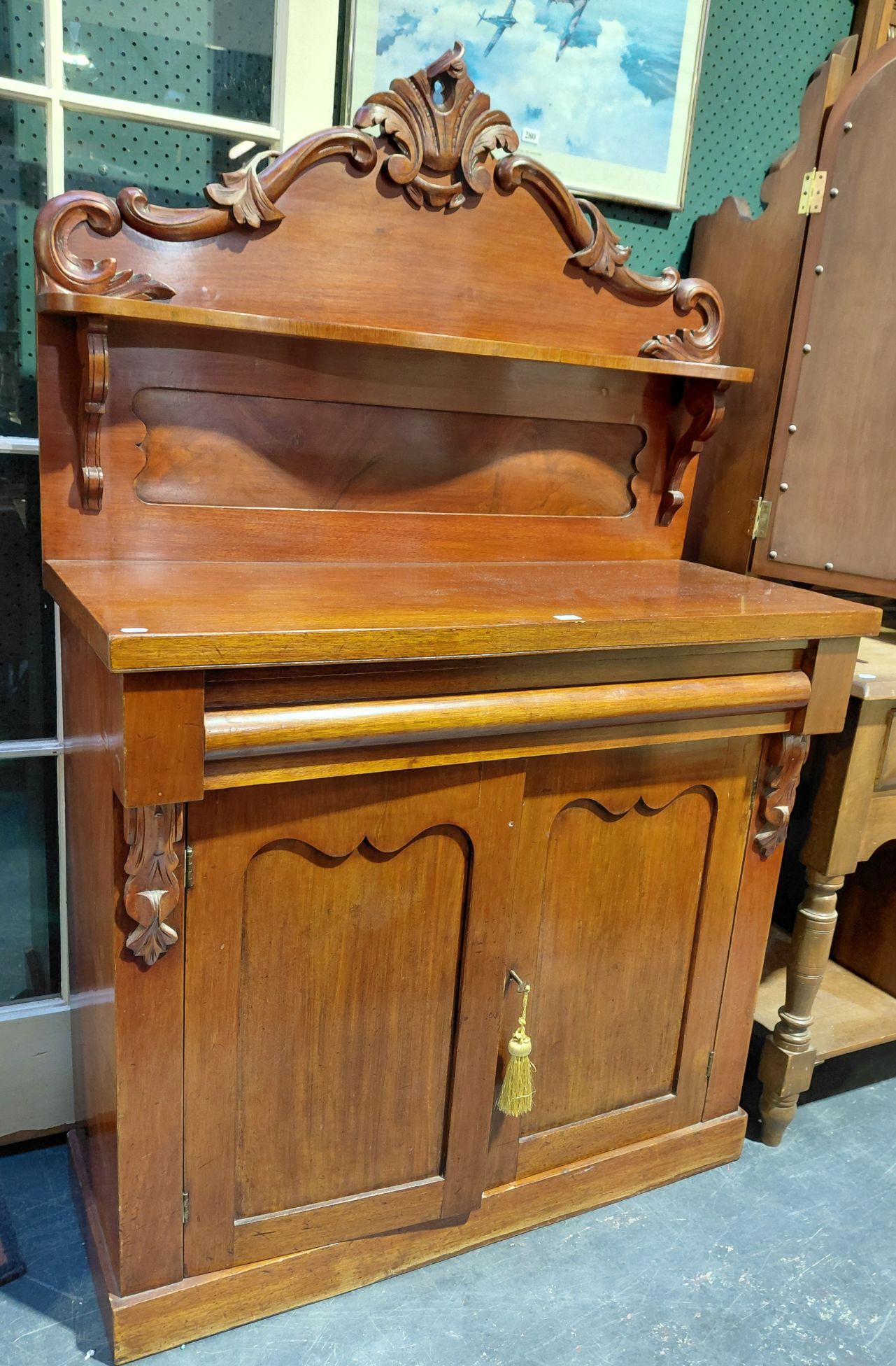 279 · VICTORIAN PETIT CHIFFONIER