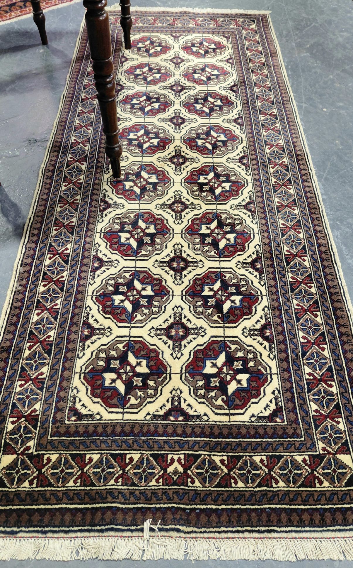 624 · PERSIAN RUG
