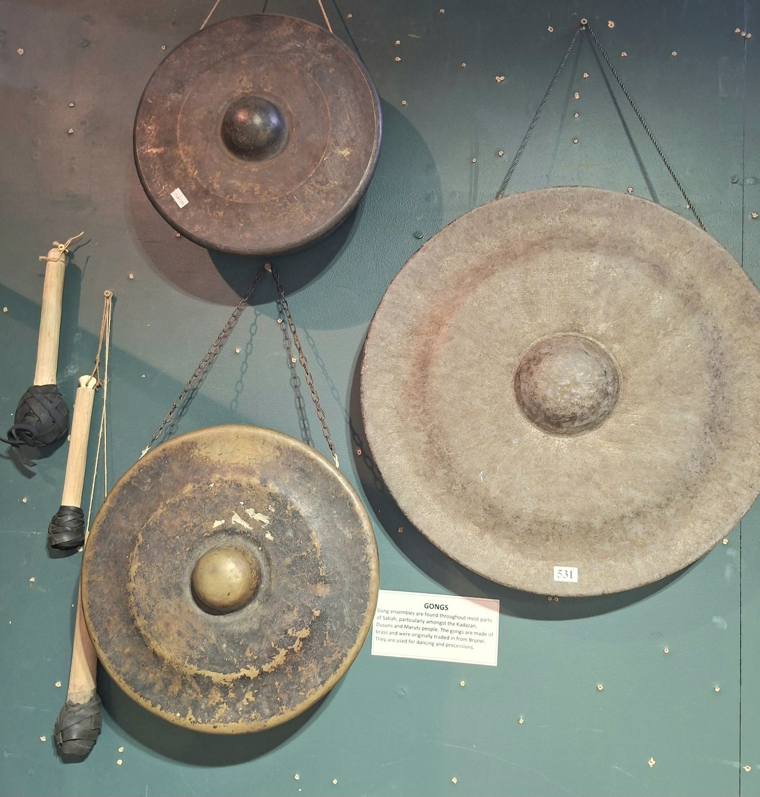 531 · BRASS GONGS