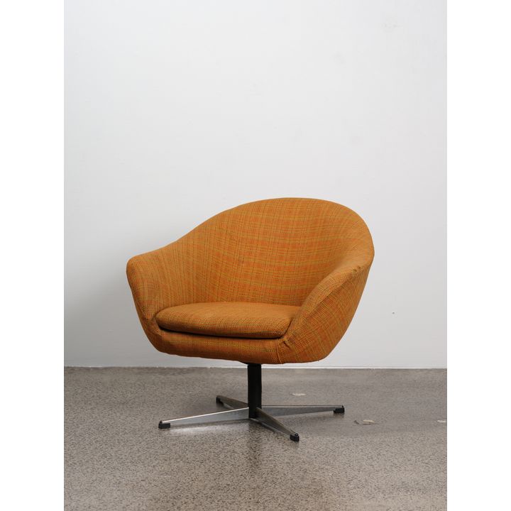 A 1960s retro tub chair