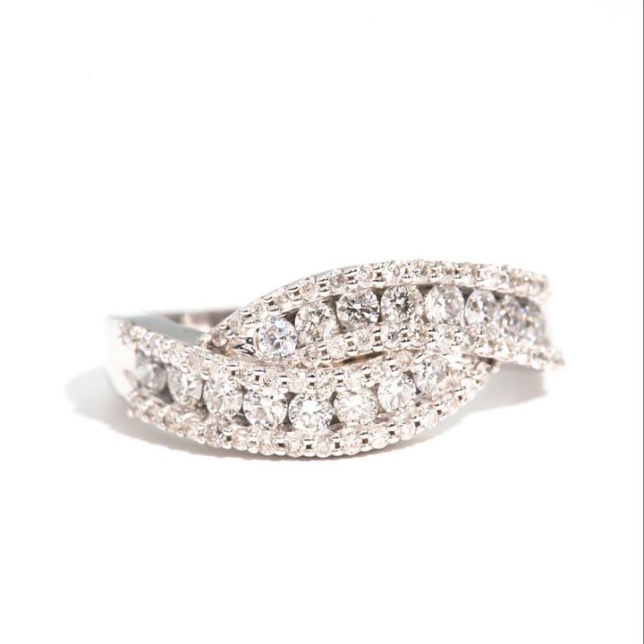 0.85 Carat Diamond Crossover 14 Carat White Gold Ring