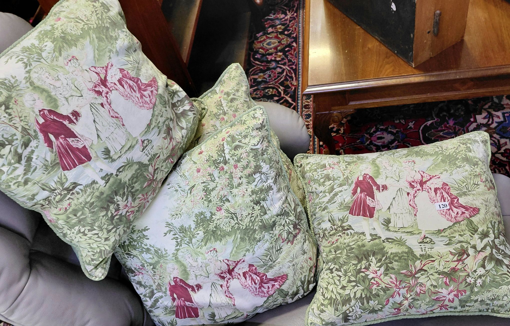 120 · DESIGNER DECORATIVE CUSHIONS