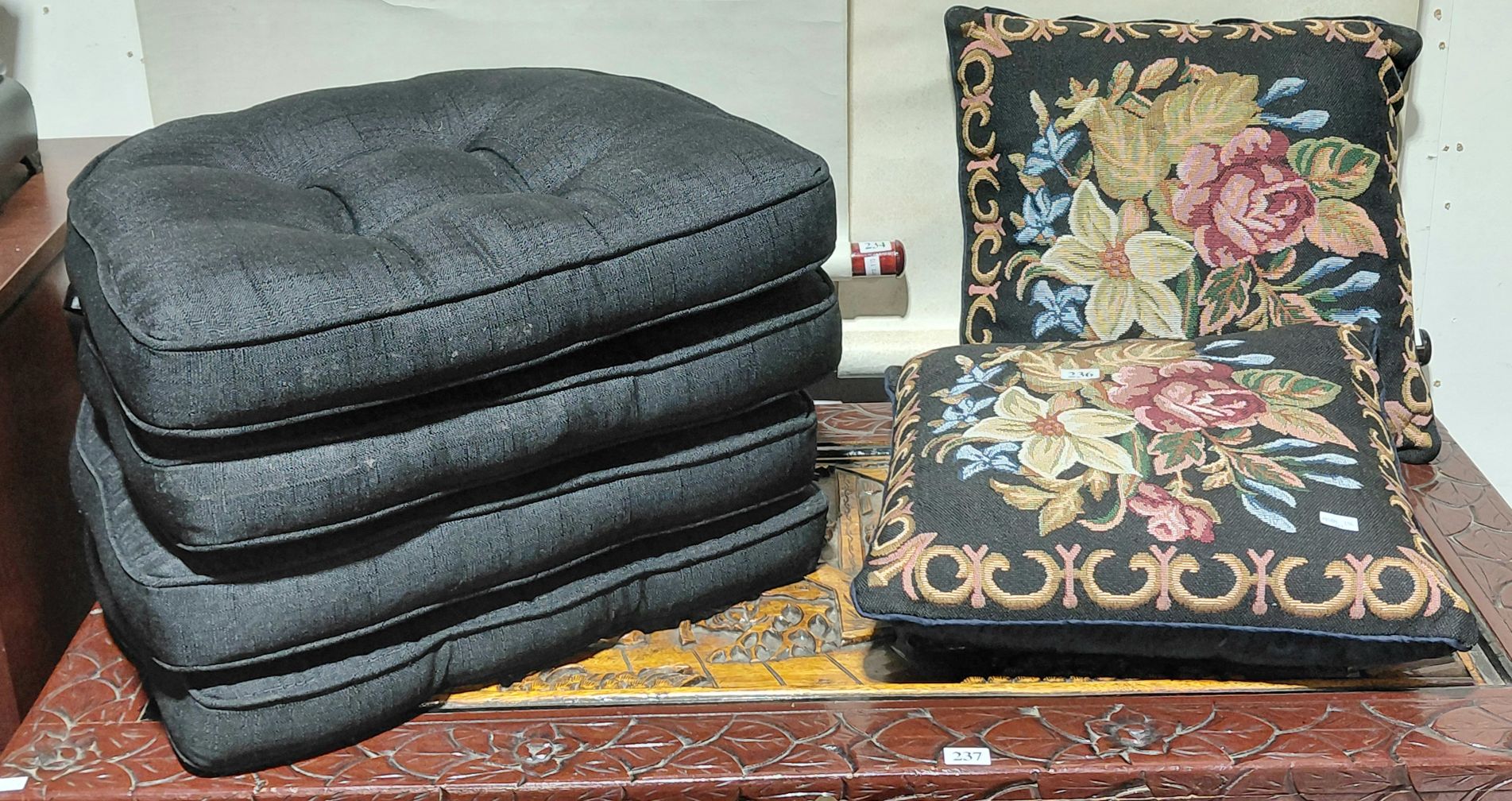236 · 4 BLACK DROP CUSHIONS