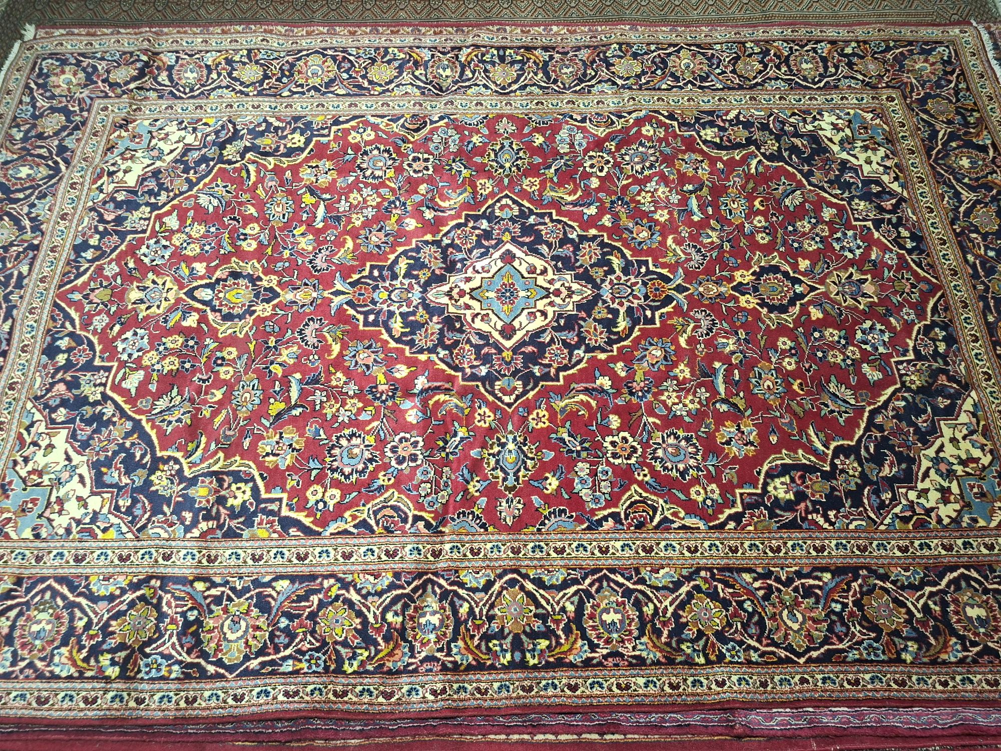 275 · PERSIAN KASHAN RUG