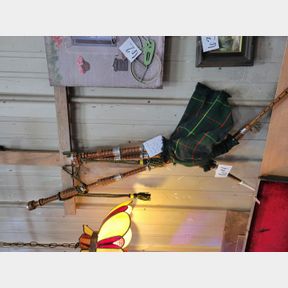 Great Highland Bag Pipes with Green Kilt Material