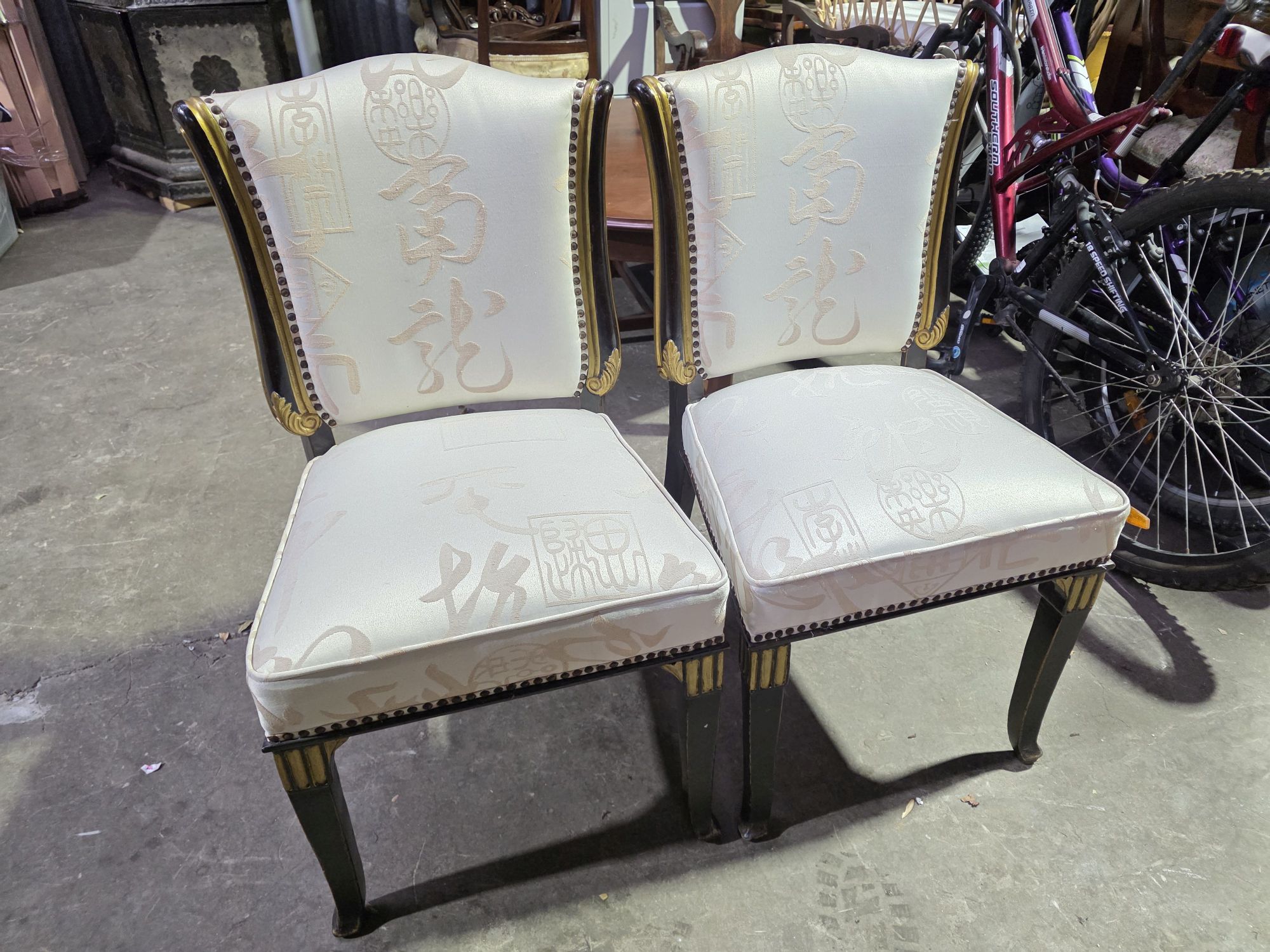 33 · A PAIR OF UPHOLSTERED CHAIRS