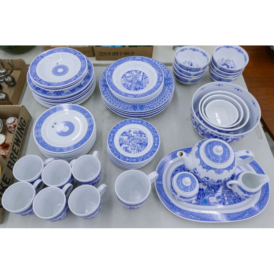 59pc Polish ''Calamityware'' Porcelain Dinnerware
