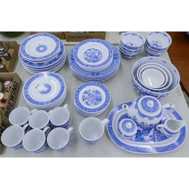 59pc Polish ''Calamityware'' Porcelain Dinnerware