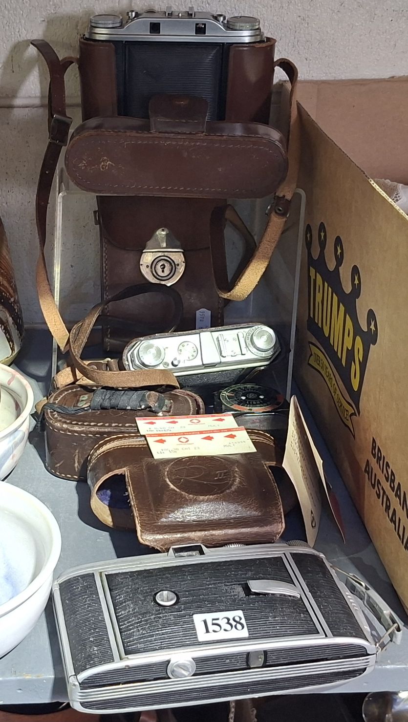 ANTIQUE CAMERAS
