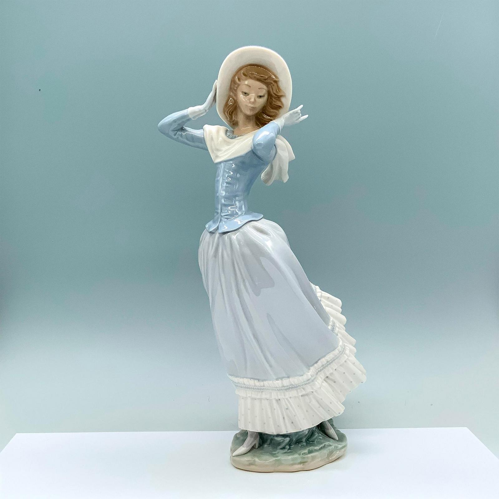 Lladro Spring Breeze 4936 Porcelain Figurine