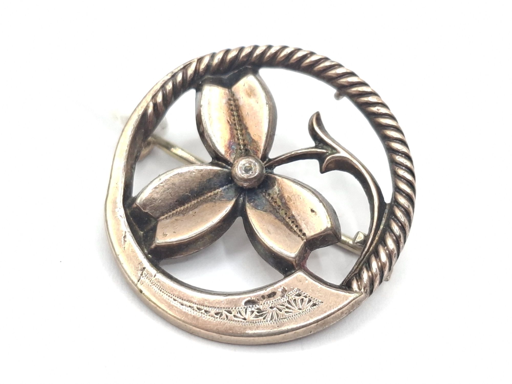 278 · 9CT GOLD BROOCH