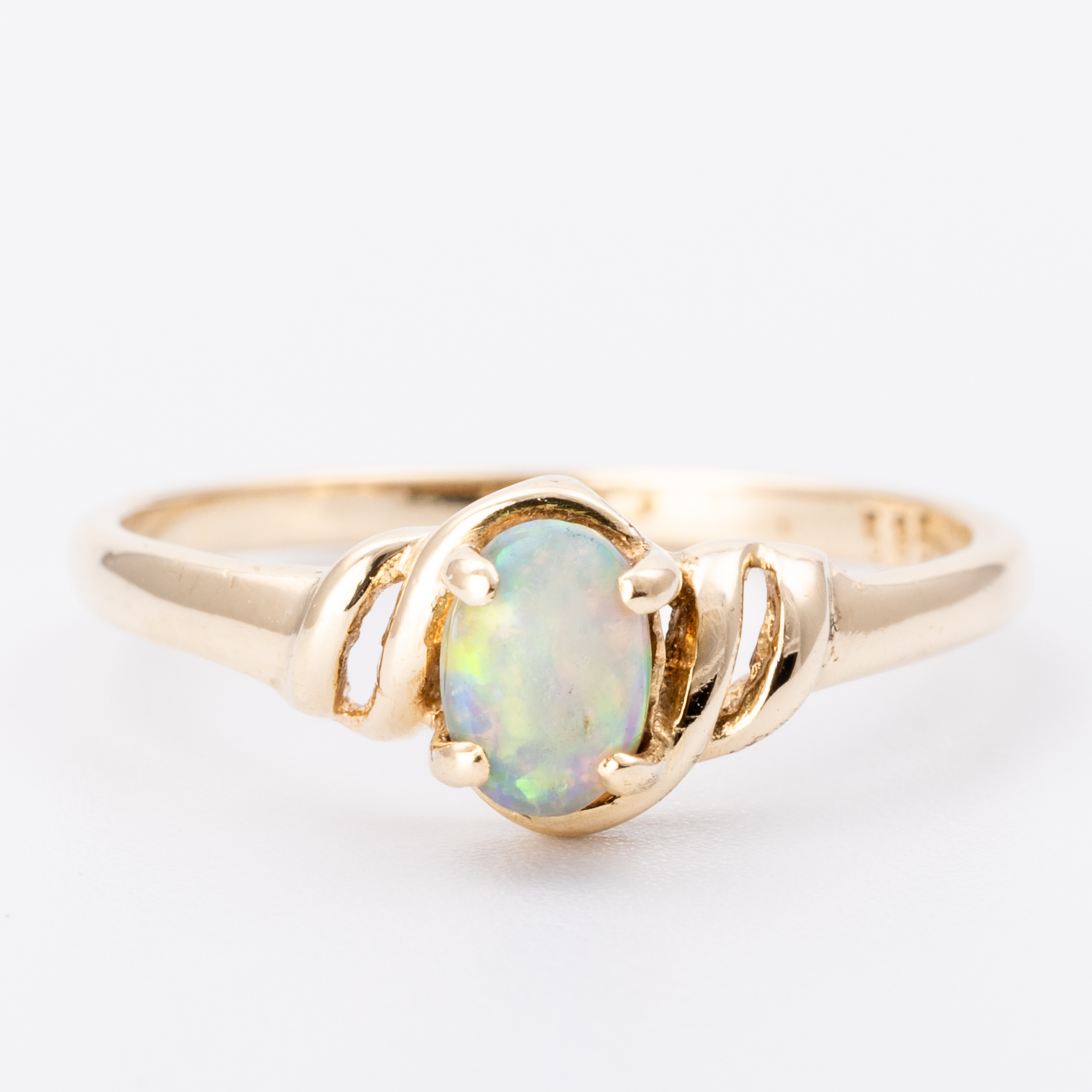 Oval Opal Ring 14ct Gold