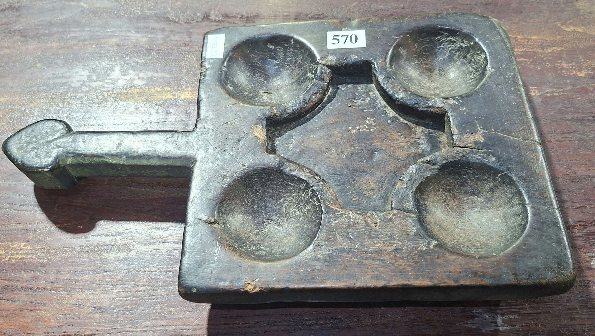 570 · TRIBAL WOODEN DISH