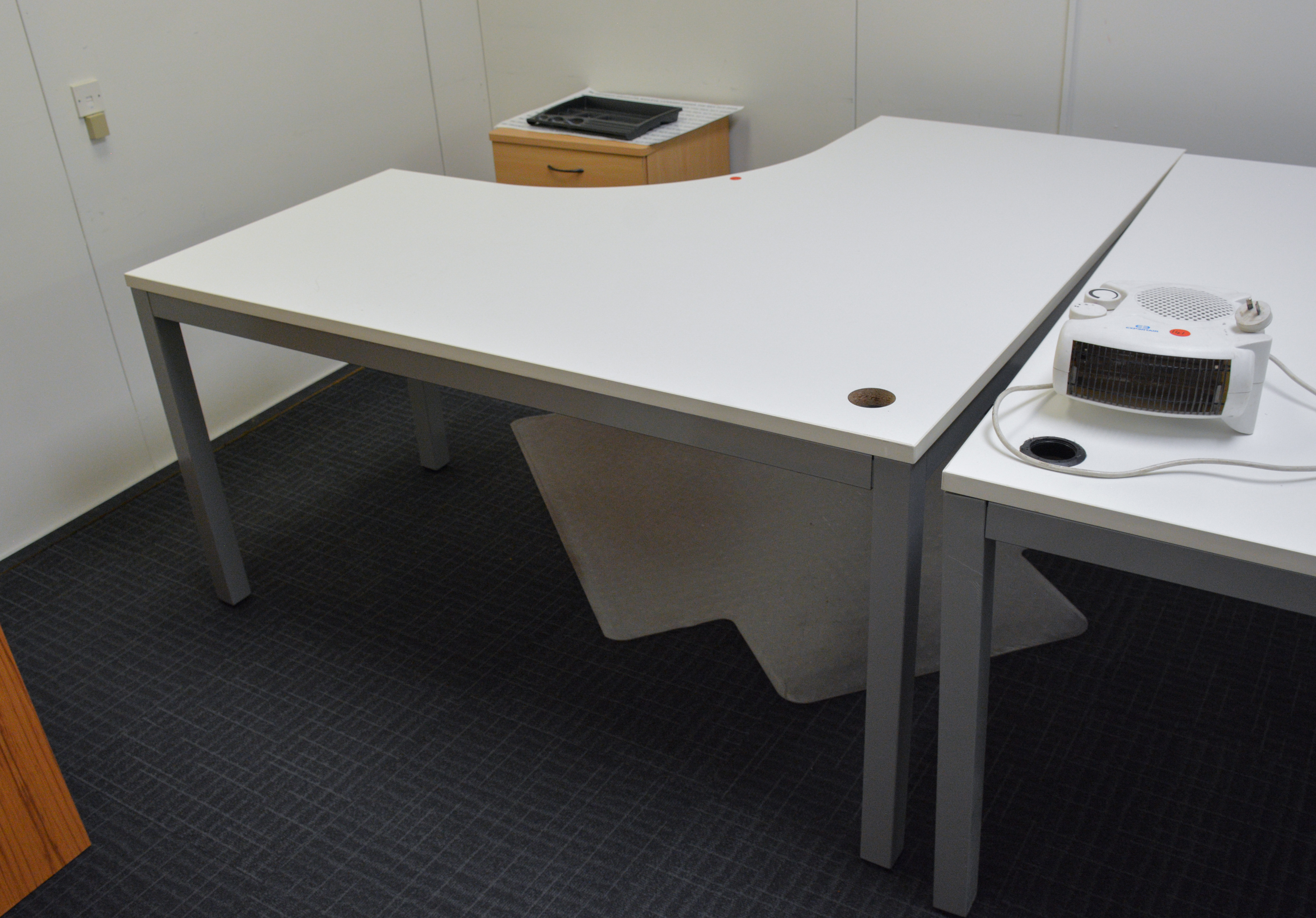 White Corner Desk Office Unit — sold at auction in New Zealand for $5