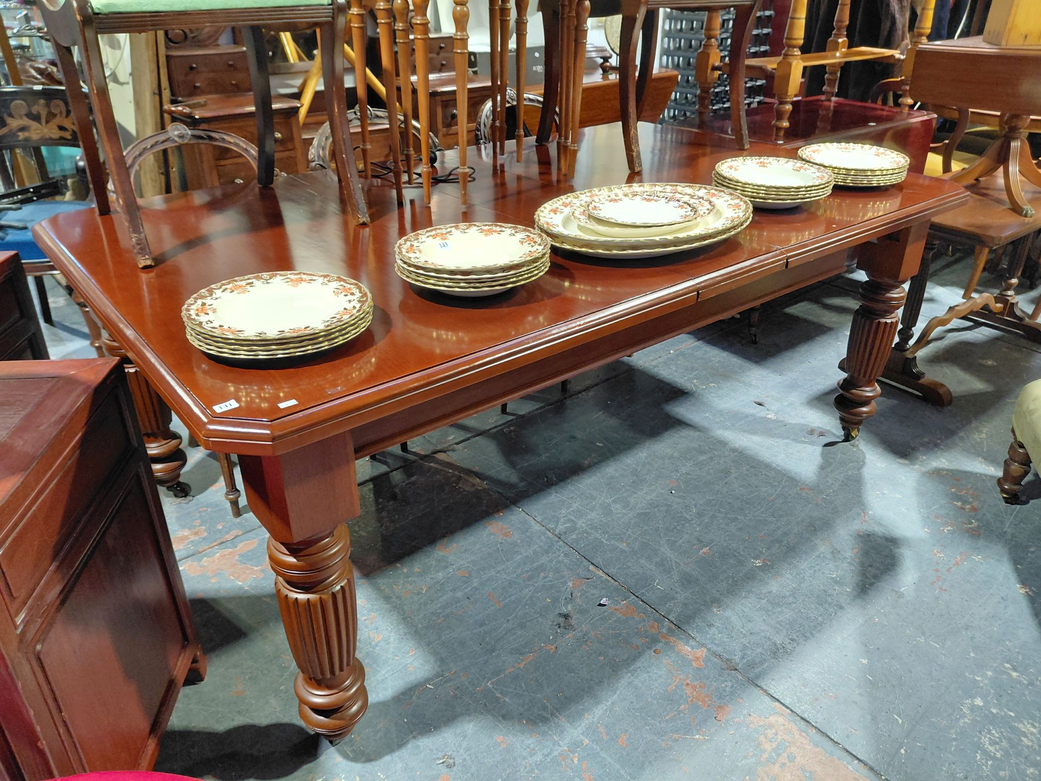 141 · DINING TABLE
