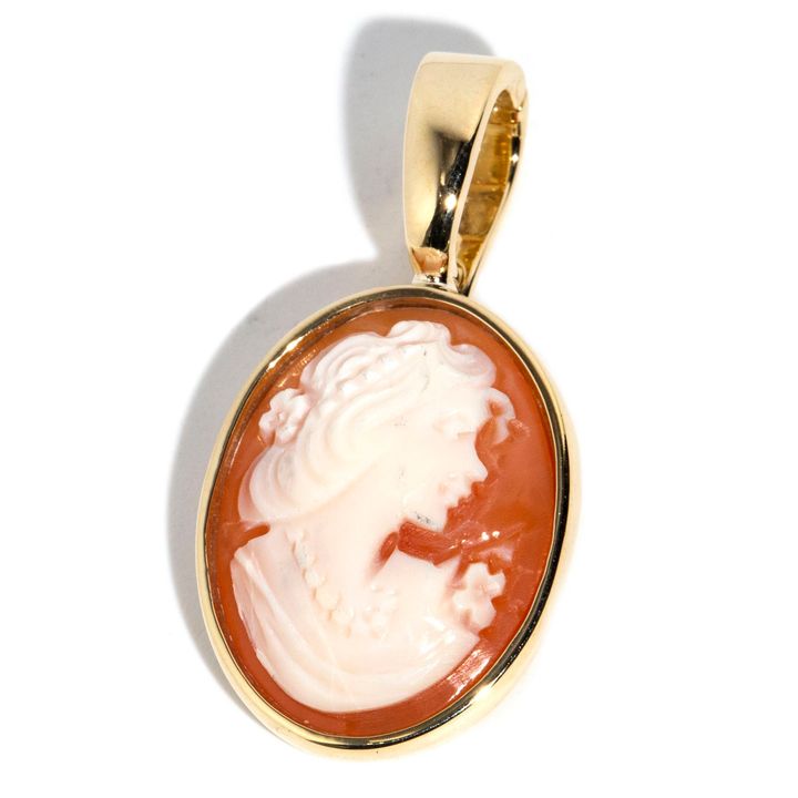 9ct Shell Cameo Enhancer Pendant,