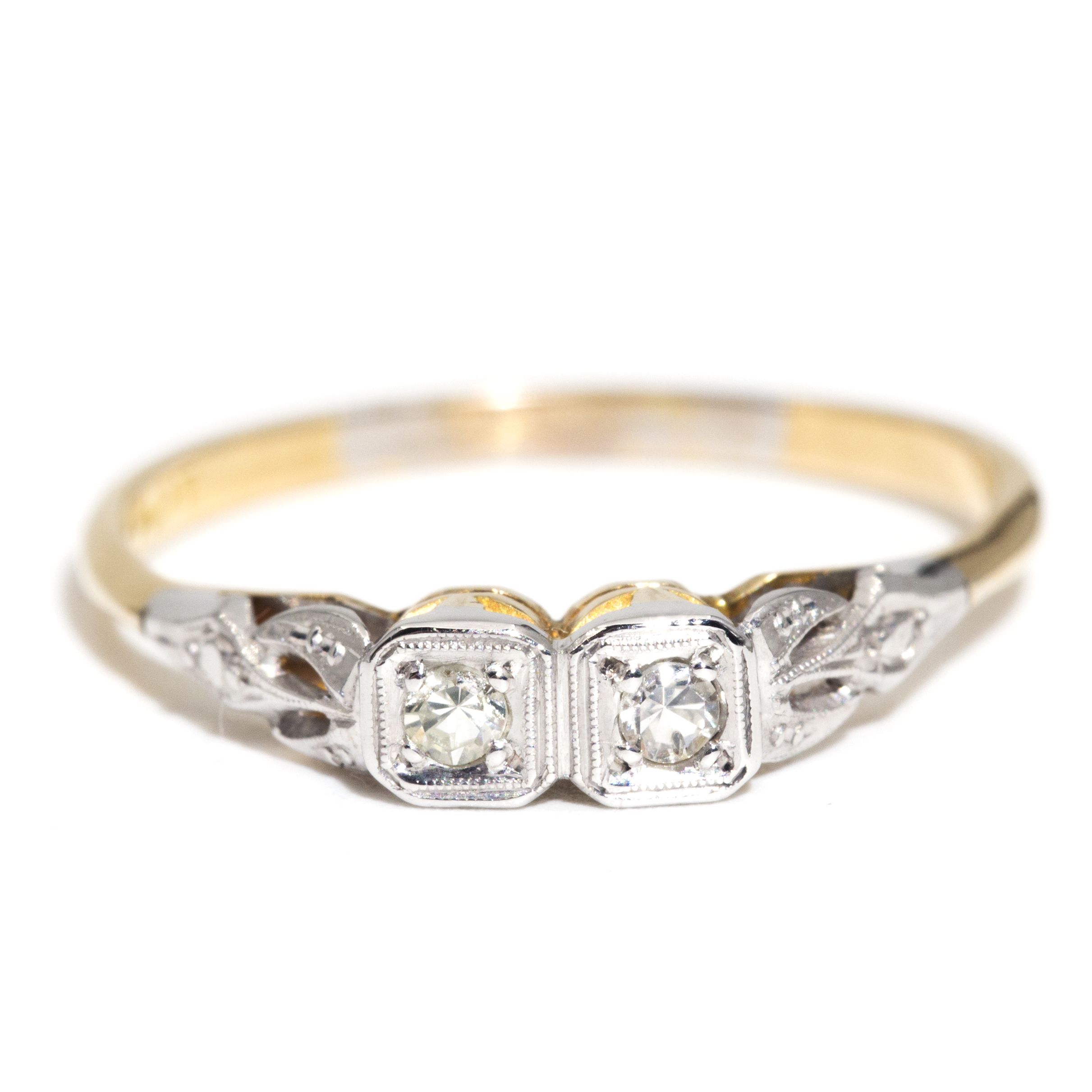 2353 · Vintage 18 Carat Diamond Ring
