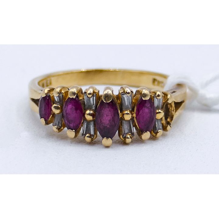 Ladies Exquisite 14k Ruby & Diamond Ring Size 7 - 3.7 Grams