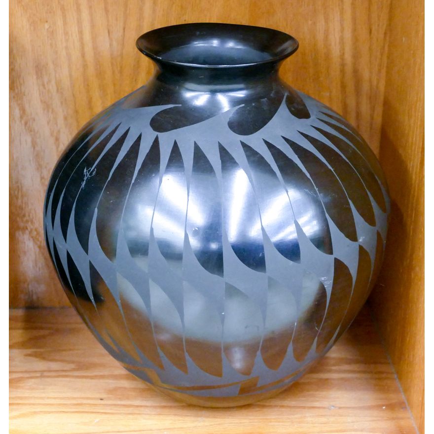 Tomas Ozuna Casas Grandes Large Blackware Jar 13''