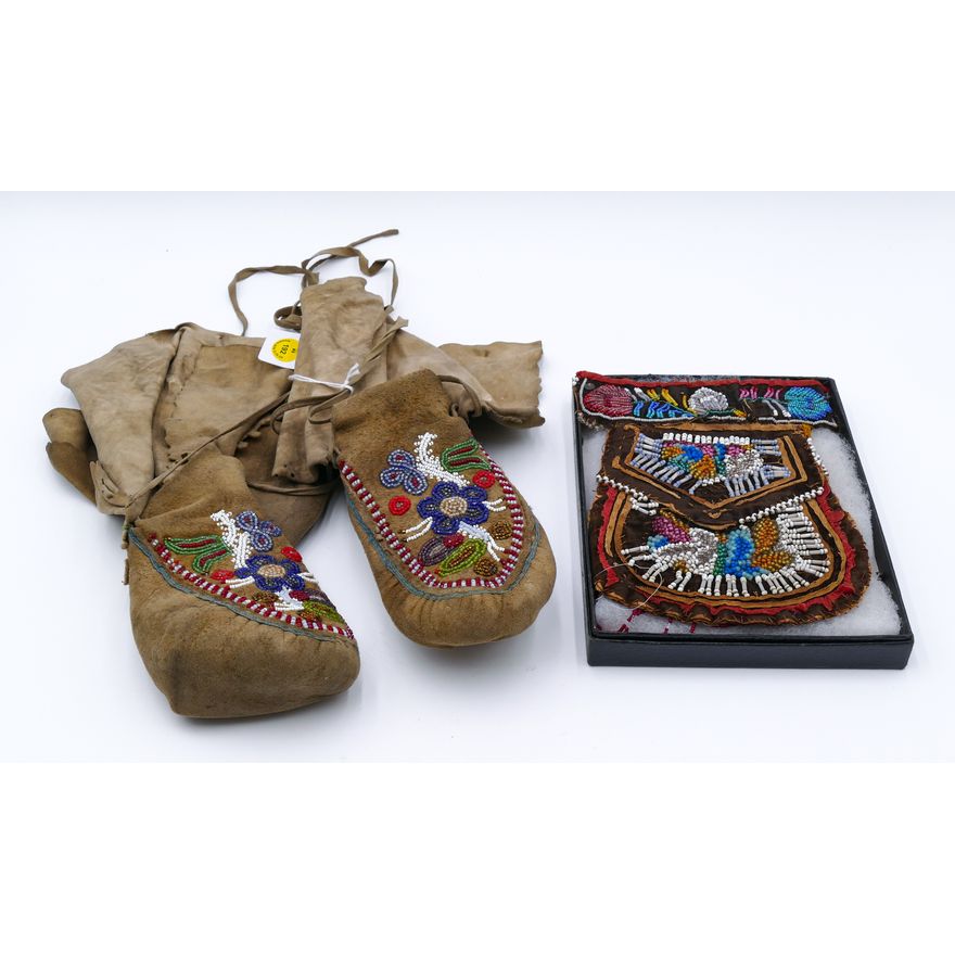 2pc Old Iroquois Beaded Moccasins & Whimsie Bag