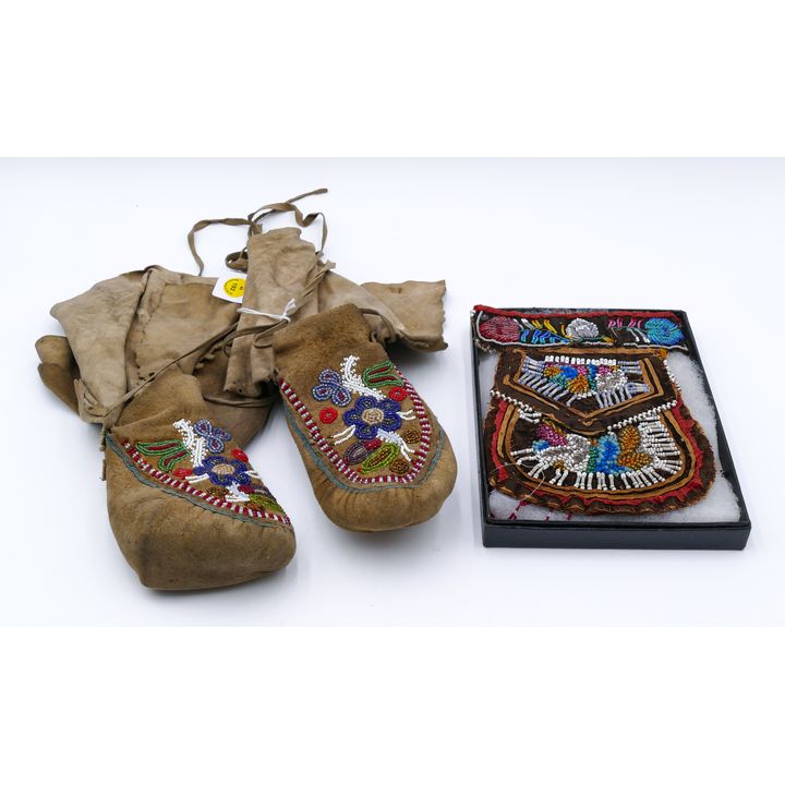 2pc Old Iroquois Beaded Moccasins & Whimsie Bag