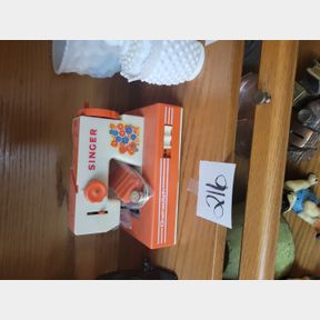 Vintage plastic kids Singer Chainstitch Sewing Machine