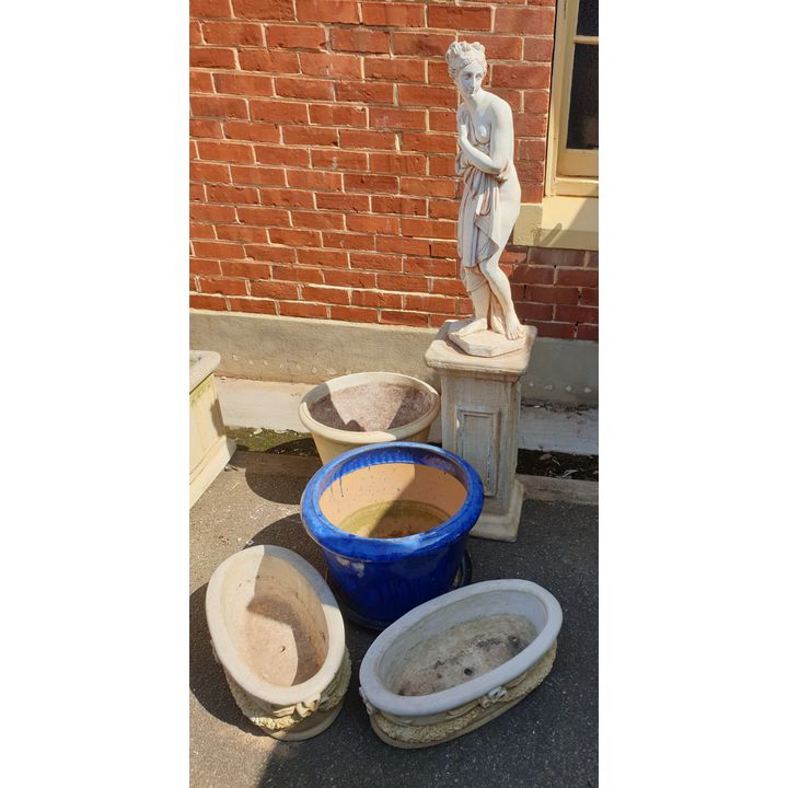 Garden Pots & Statue