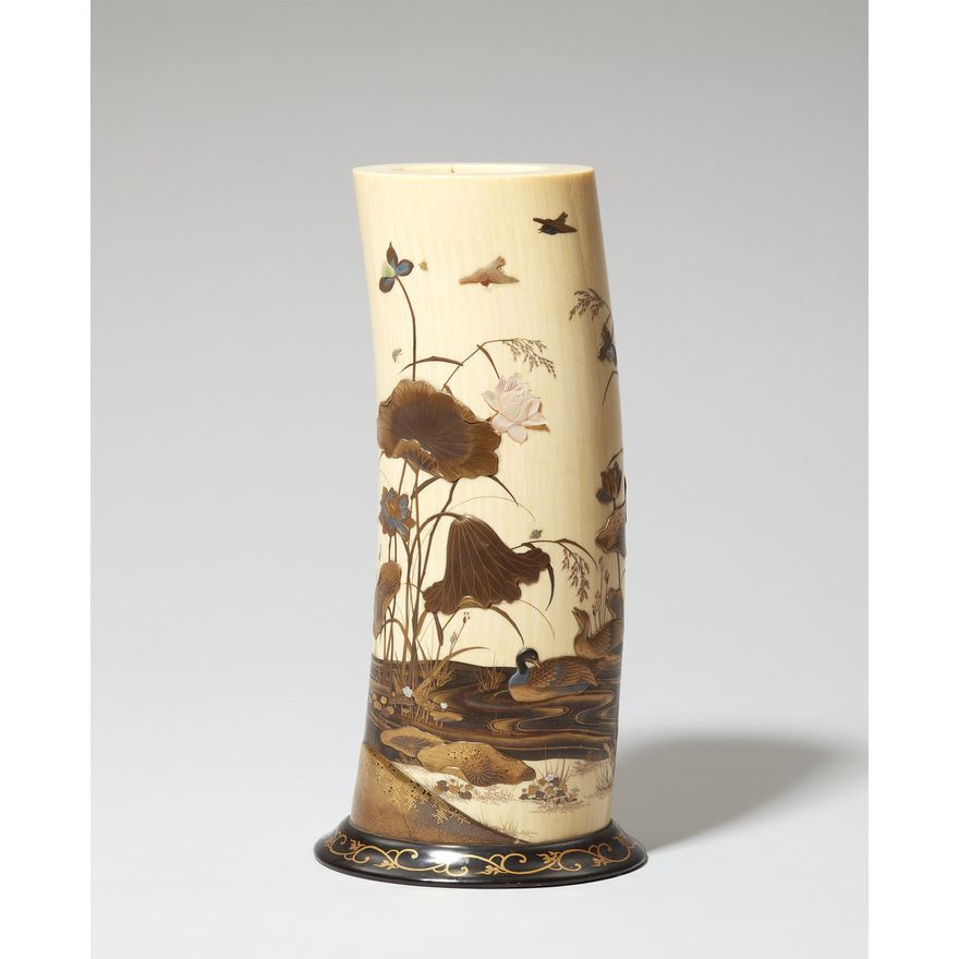 An ivory and lacquer vase. Late 19th century