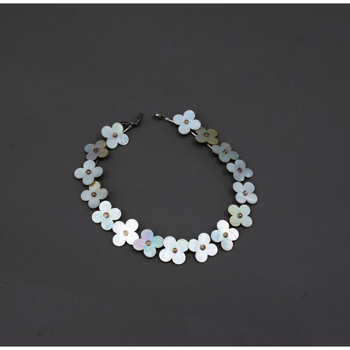 Lisa West - Daisy necklace