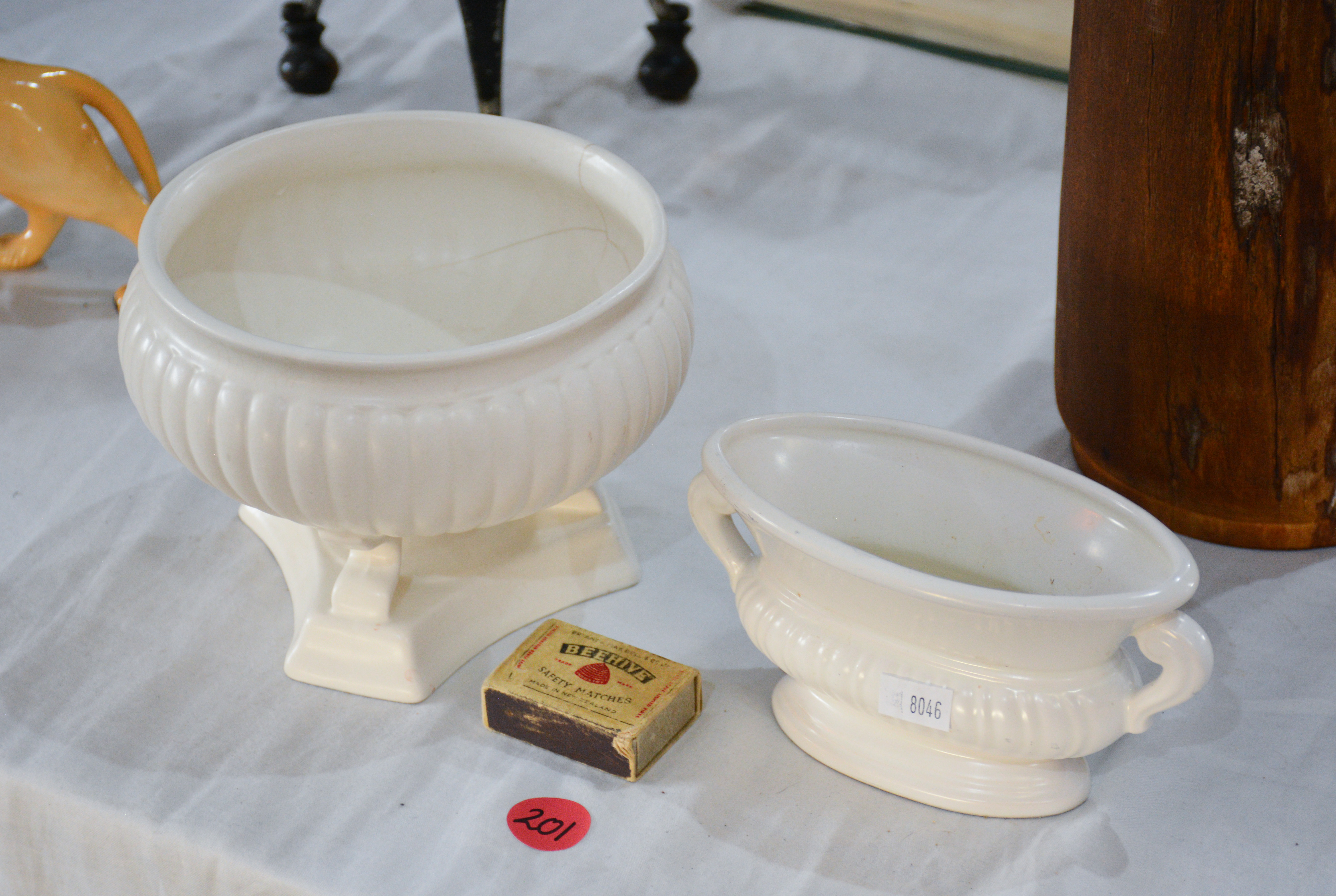 Sylvac Vase plus One — NZ auction result