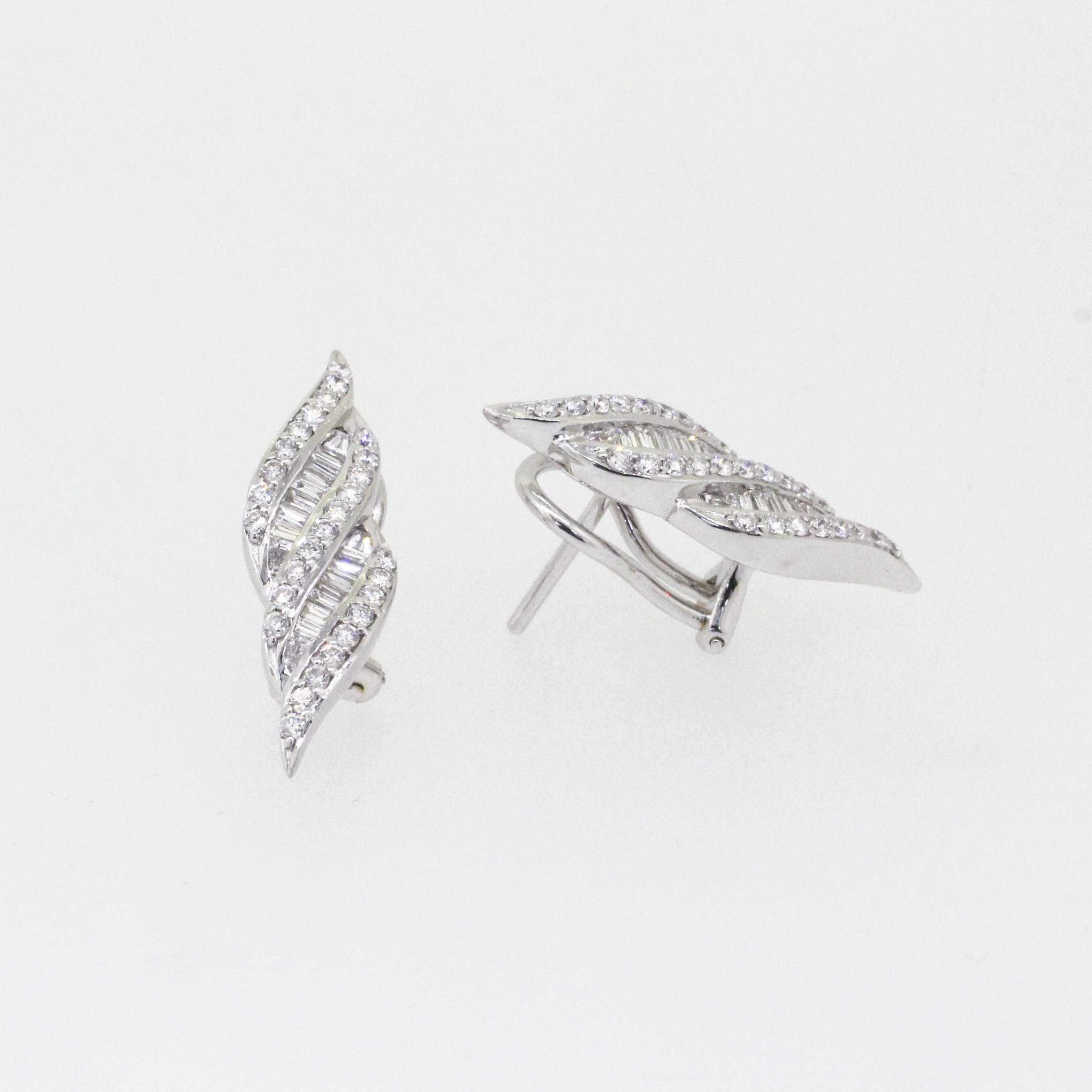 263 · 0.75ct Diamond Earrings 7.73g