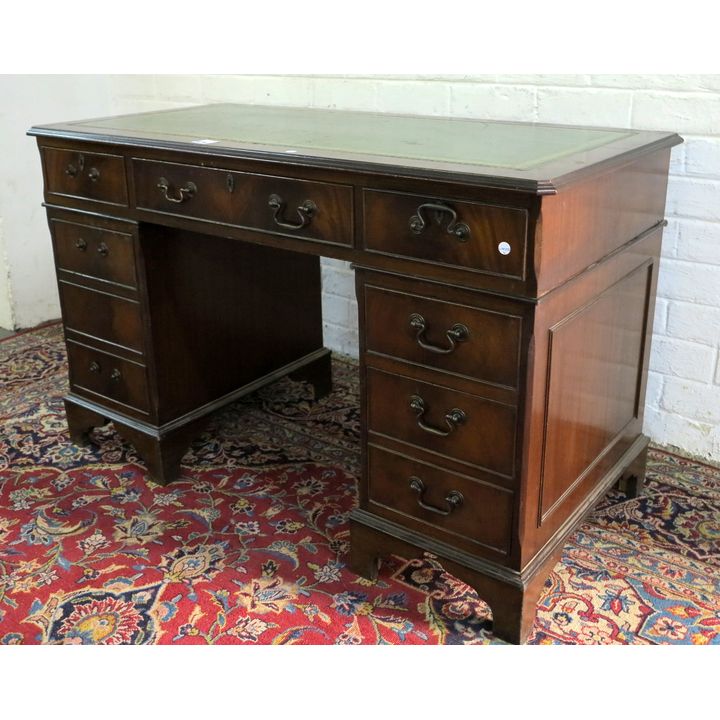 VICTORIAN STYLE MAHOGANY PEDESTAL DESK