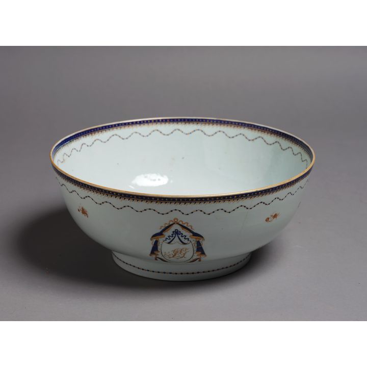 Large Chinese Export armorial bowl, 18th/19th century