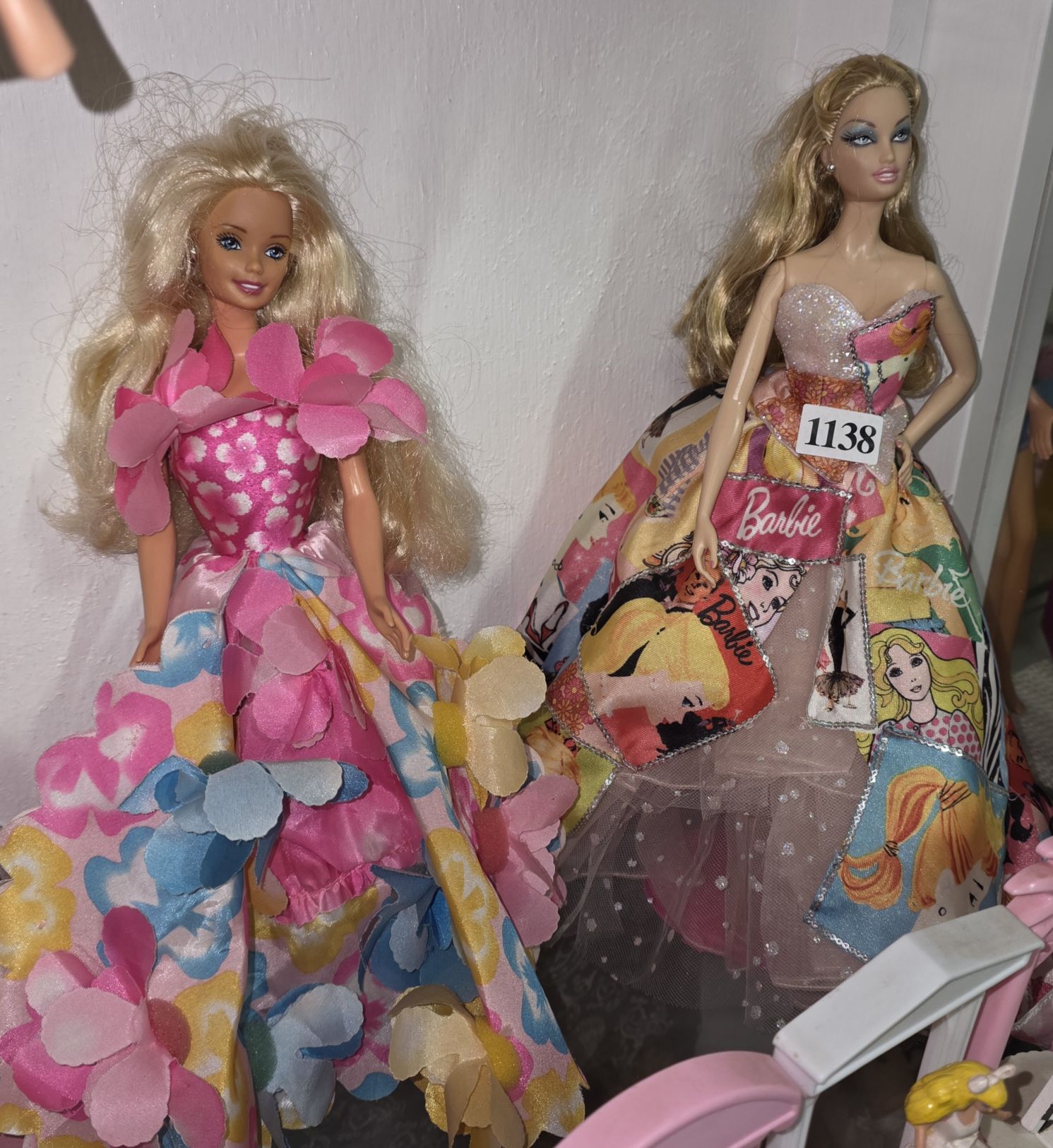 1138 · 2 BARBIE DOLLS