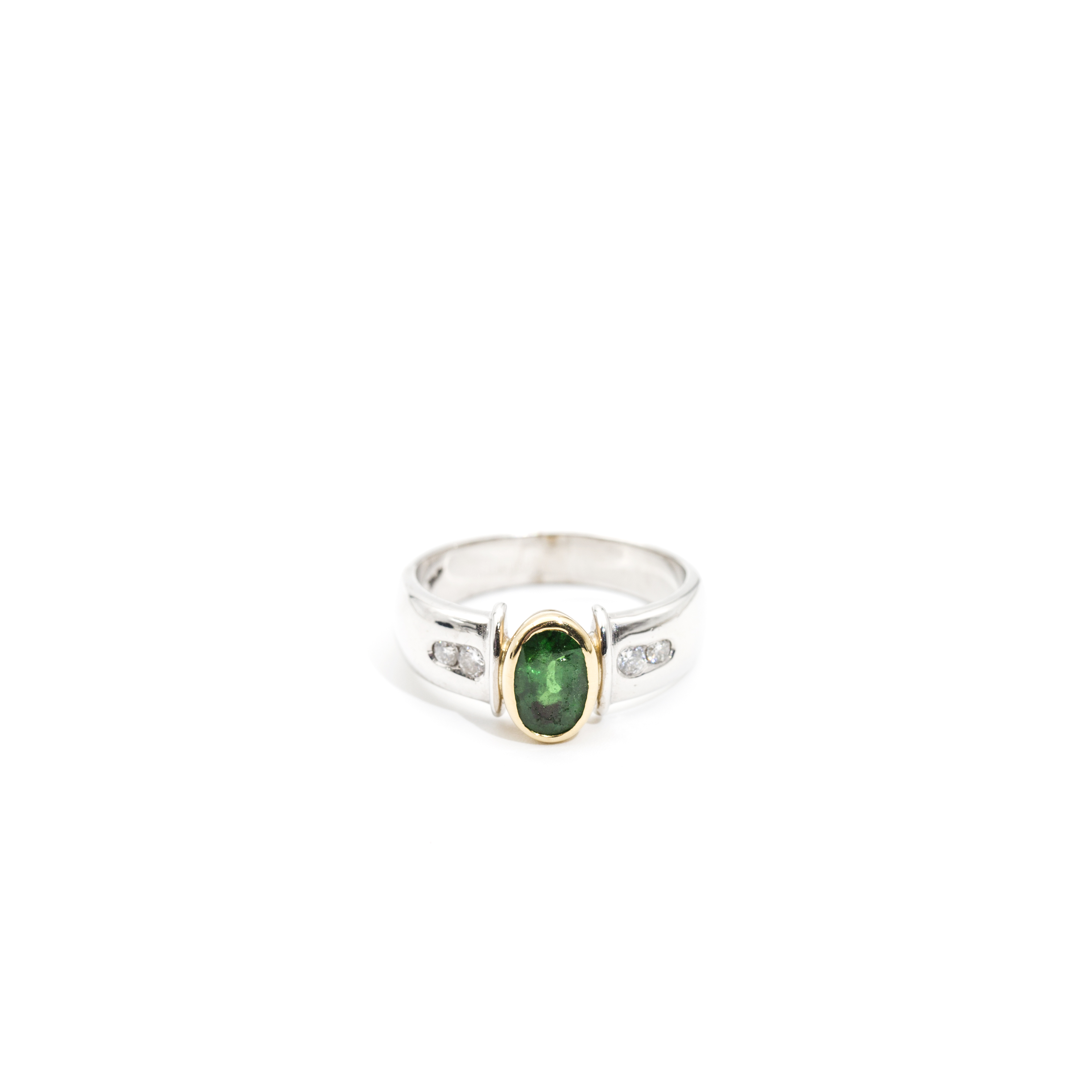 497. · 18ct Gold Tsavorite Garnet & Diamond  Ring 8.1g