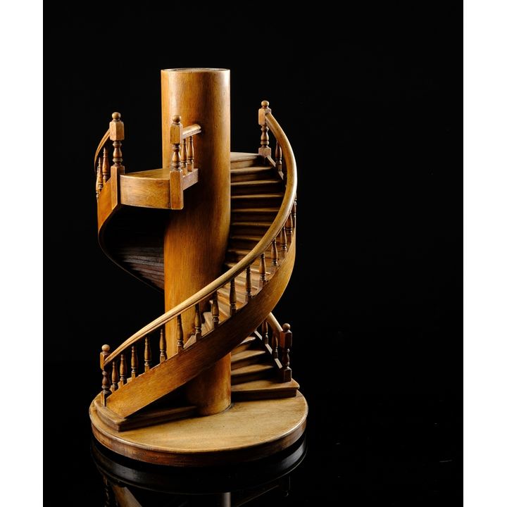 Escalier de maîtrise en bois sculpté