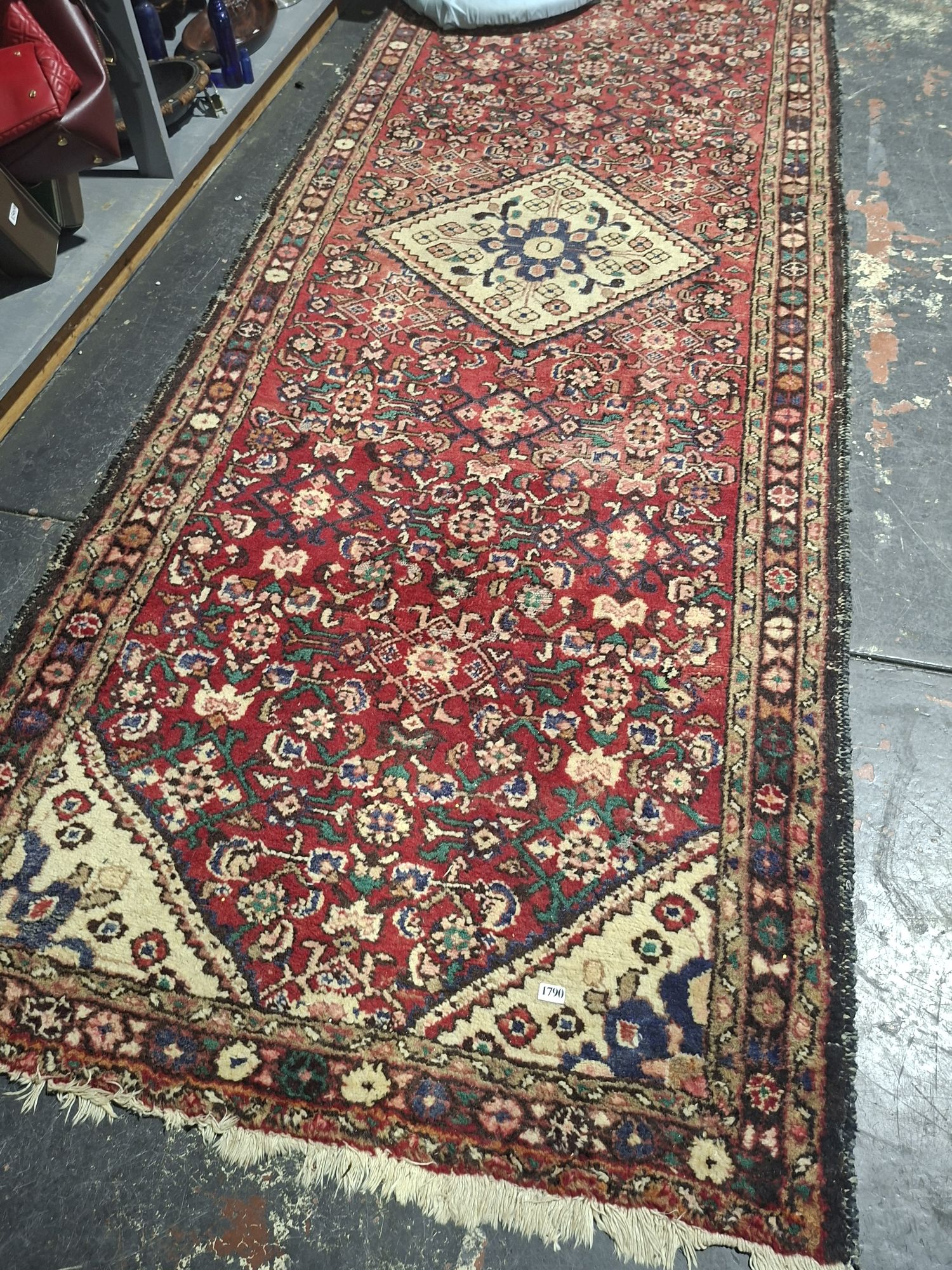GEOMETRIC DESIGN RUG