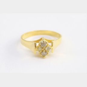 EYECATCHING 4 ROUND DIAMONDS IN YELLOW GOLD RING