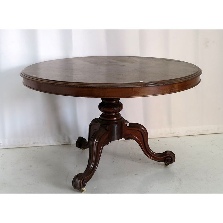 VICTORIAN MAHOGANY CENTRE TABLE