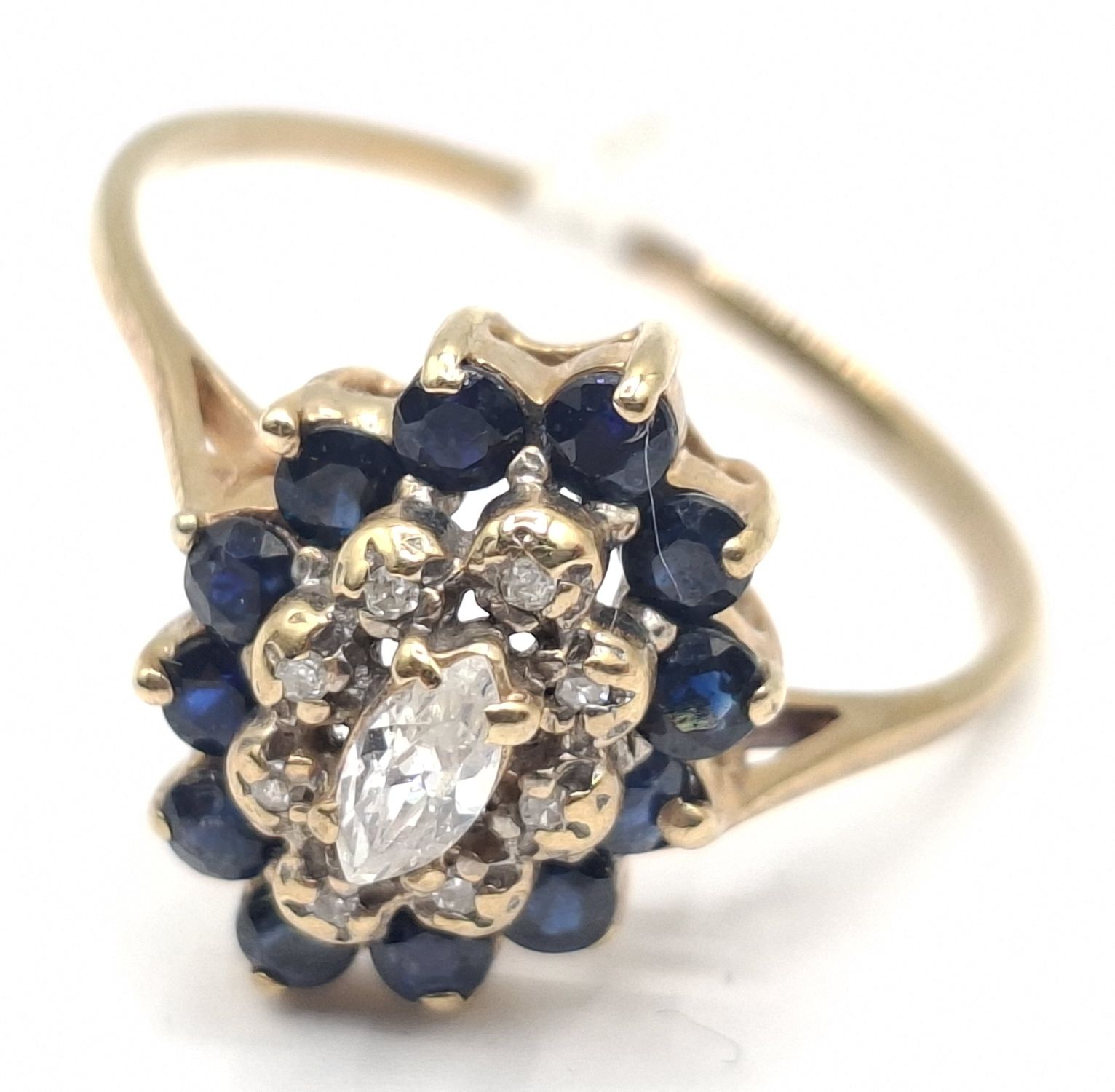 1064 · 9CT GOLD SAPPHIRE RING