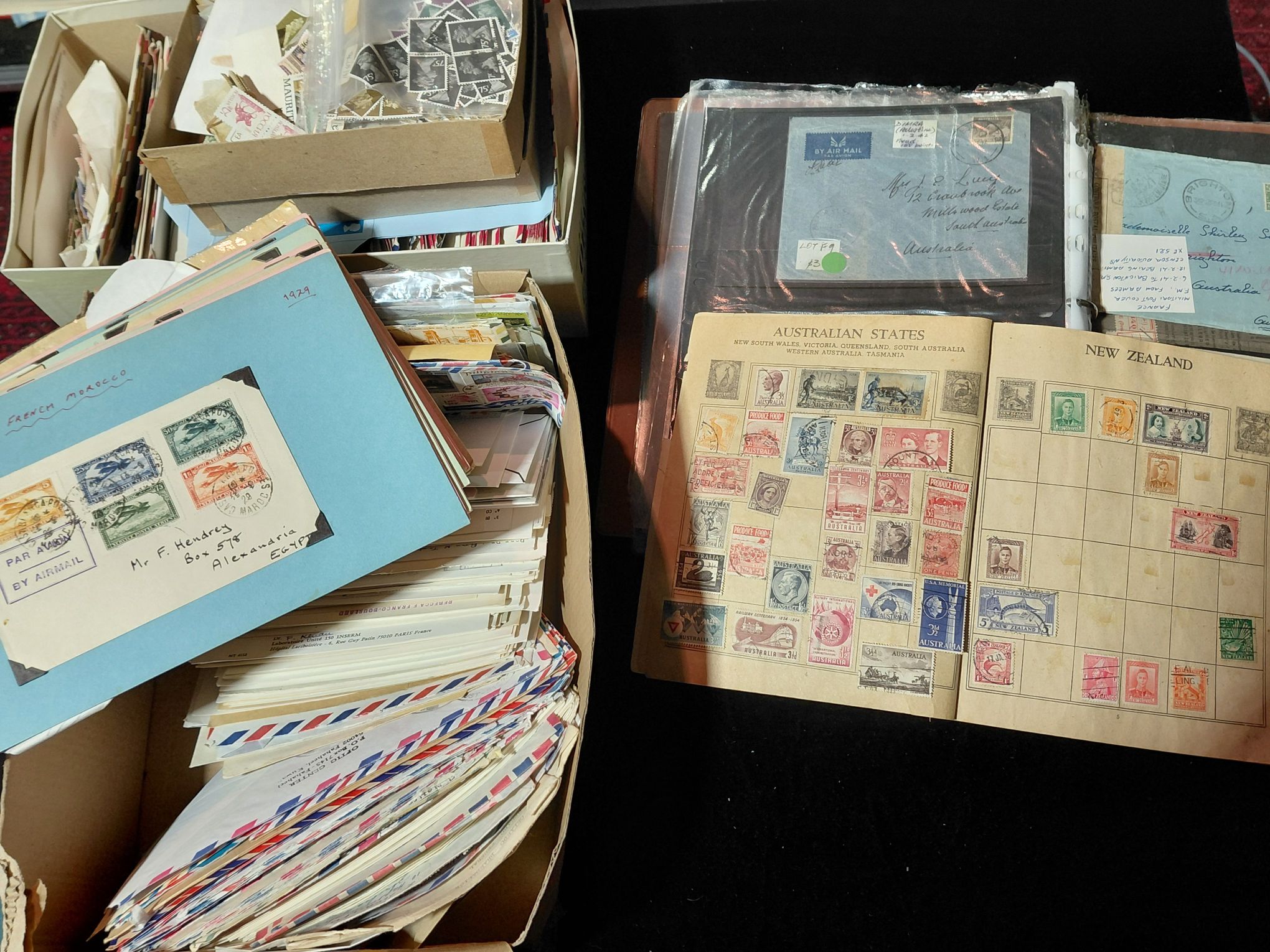 558 · STAMPS - WORLD