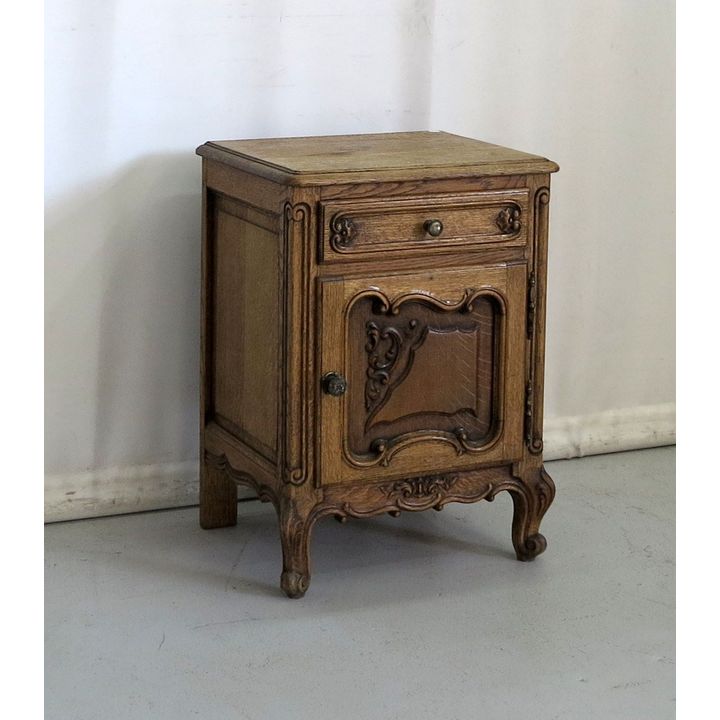 BELGIAN OAK PEDESTAL