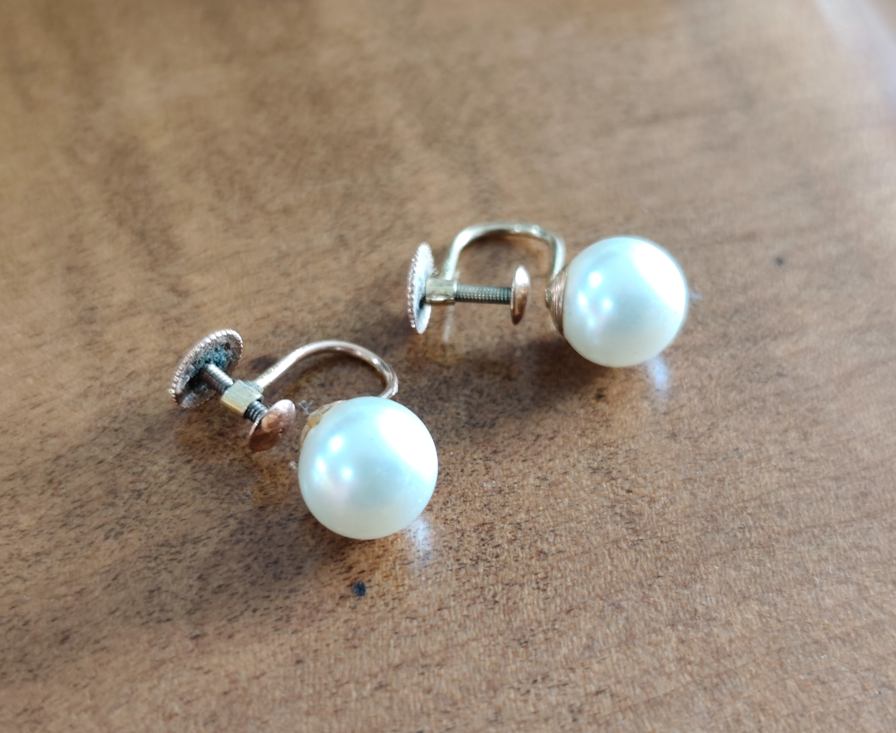 Pair of Vintage Pearl Earrings — sold at auction in New Zealand for $25