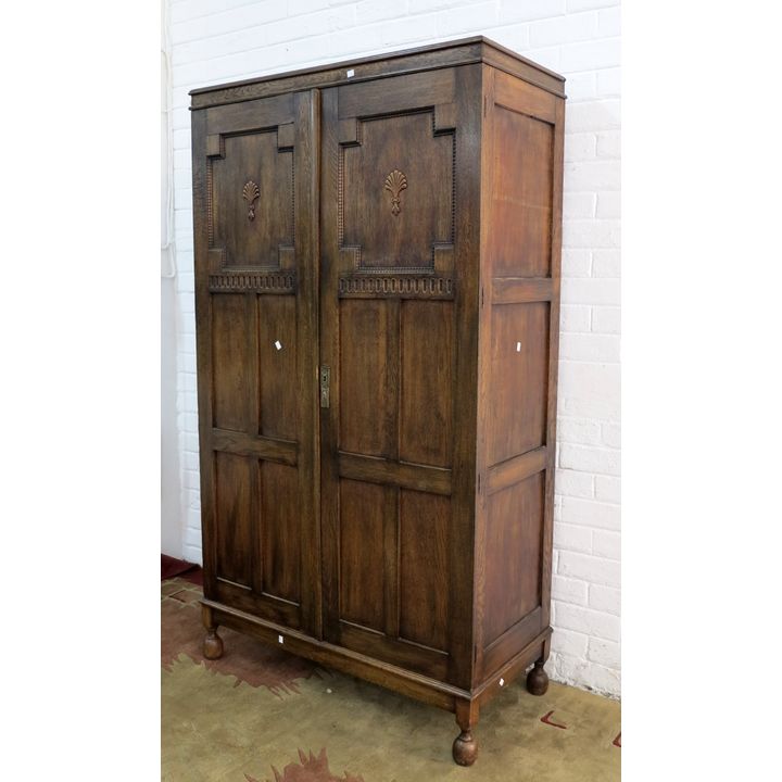 OAK CUPBOARD