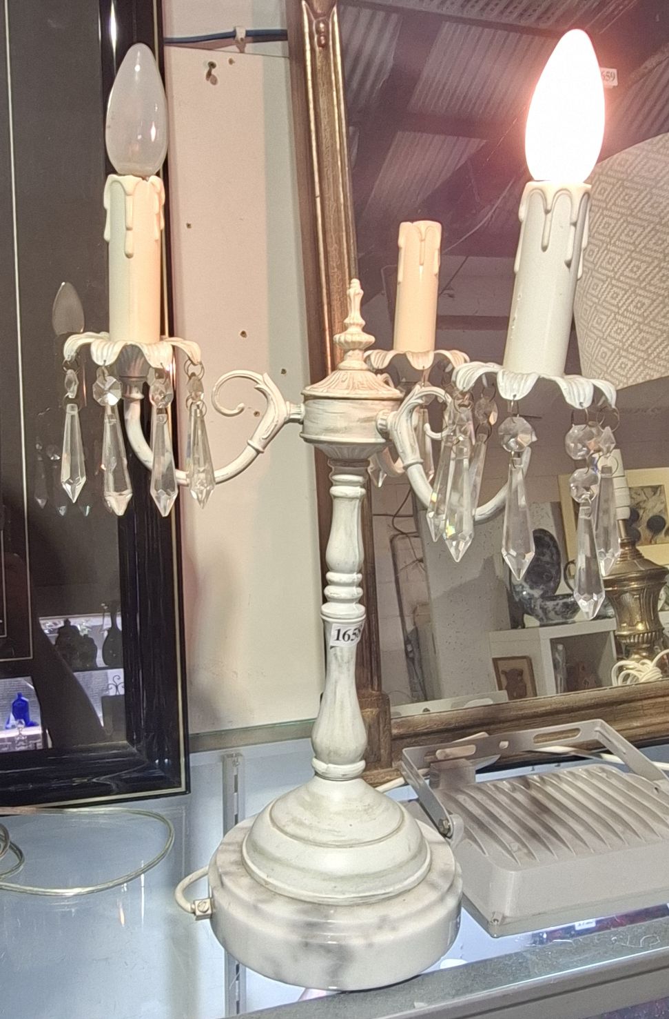 CLASSIC STYLE TABLE LAMP