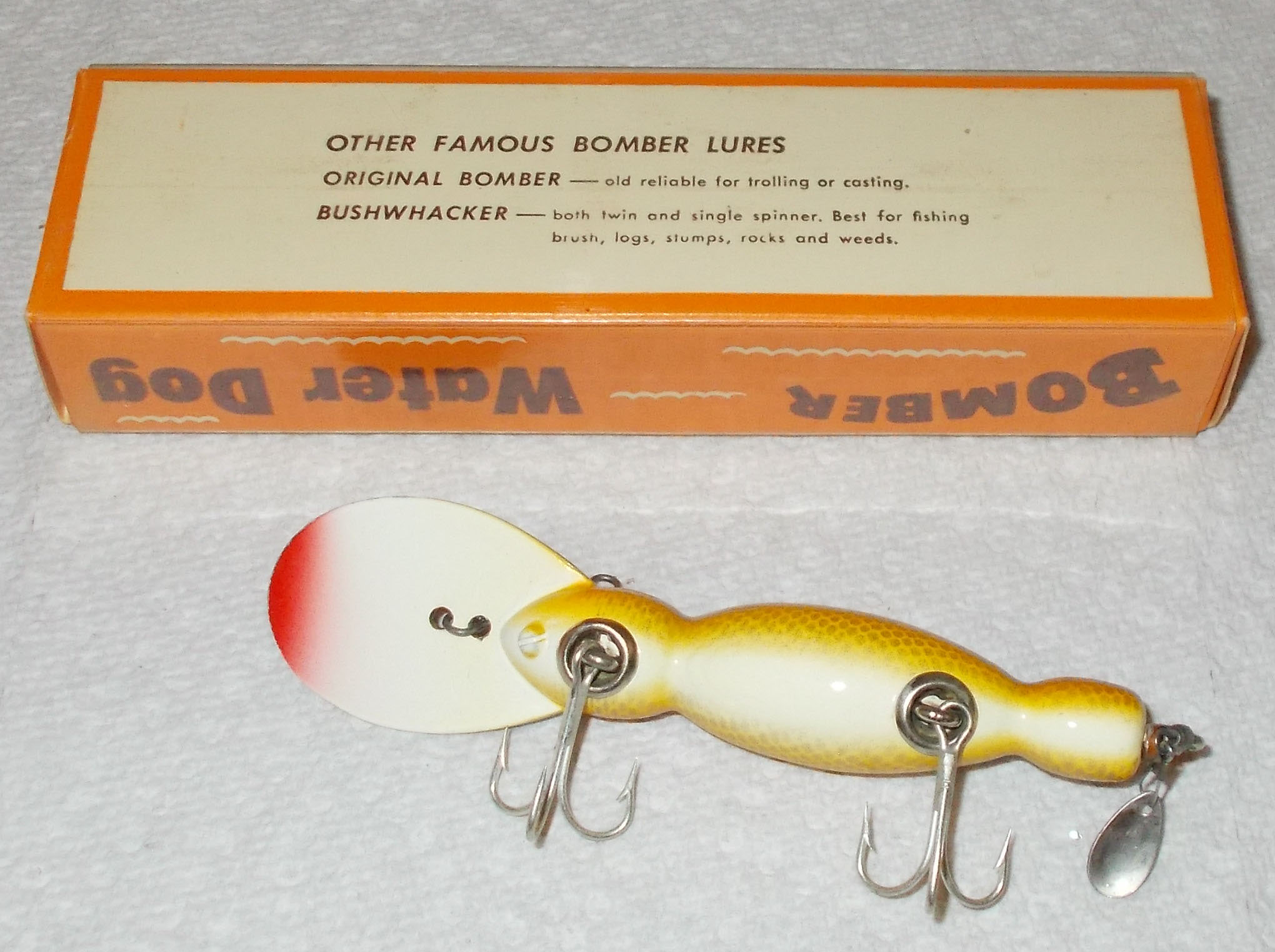 VINTAGE Fishing Lure BOMBER WATE DOG DIVING IN BOX W/INSERT