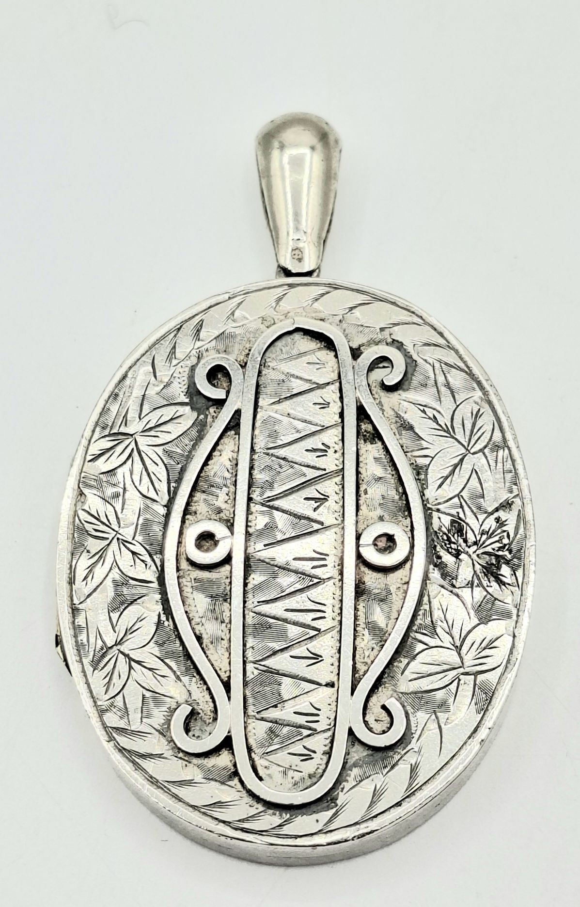 35 · EDWARDIAN STERLING SILVER PICTURE LOCKET